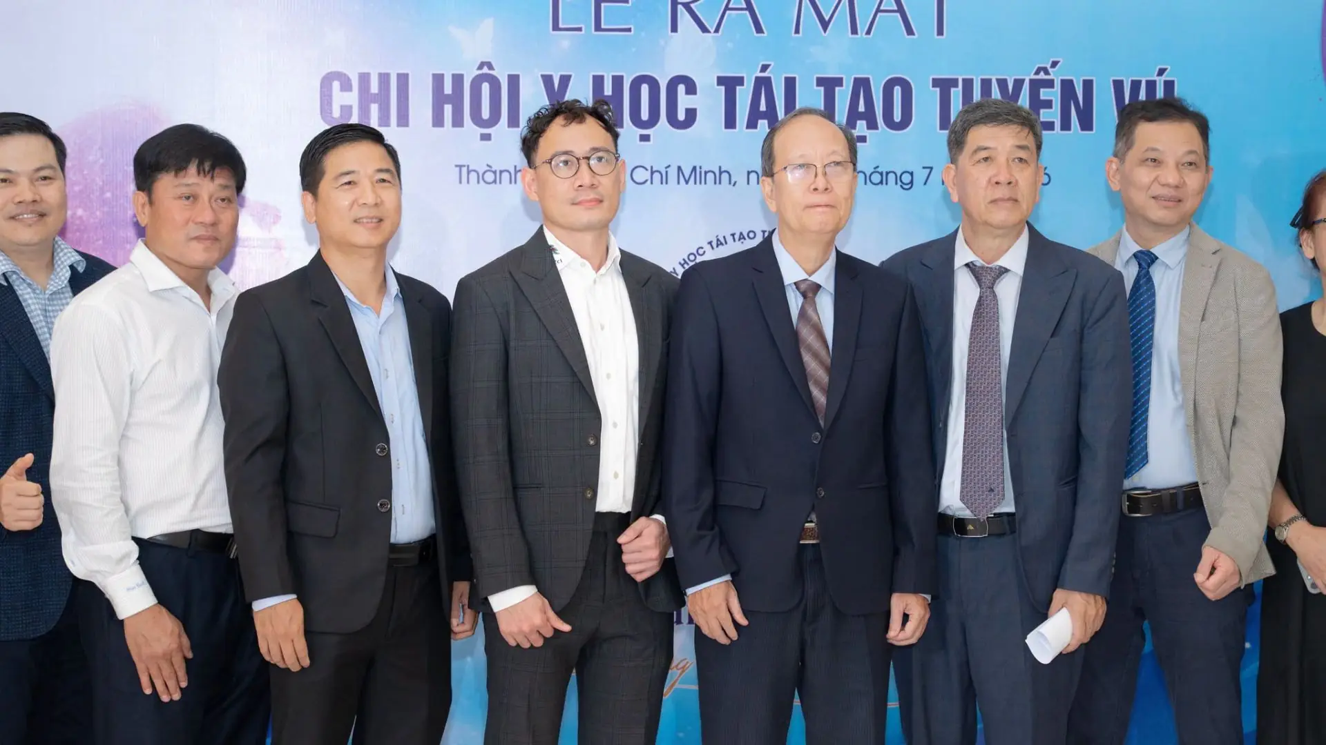 Bác Sĩ Khải Cùng Các Thành Viên Trong Chi Hội