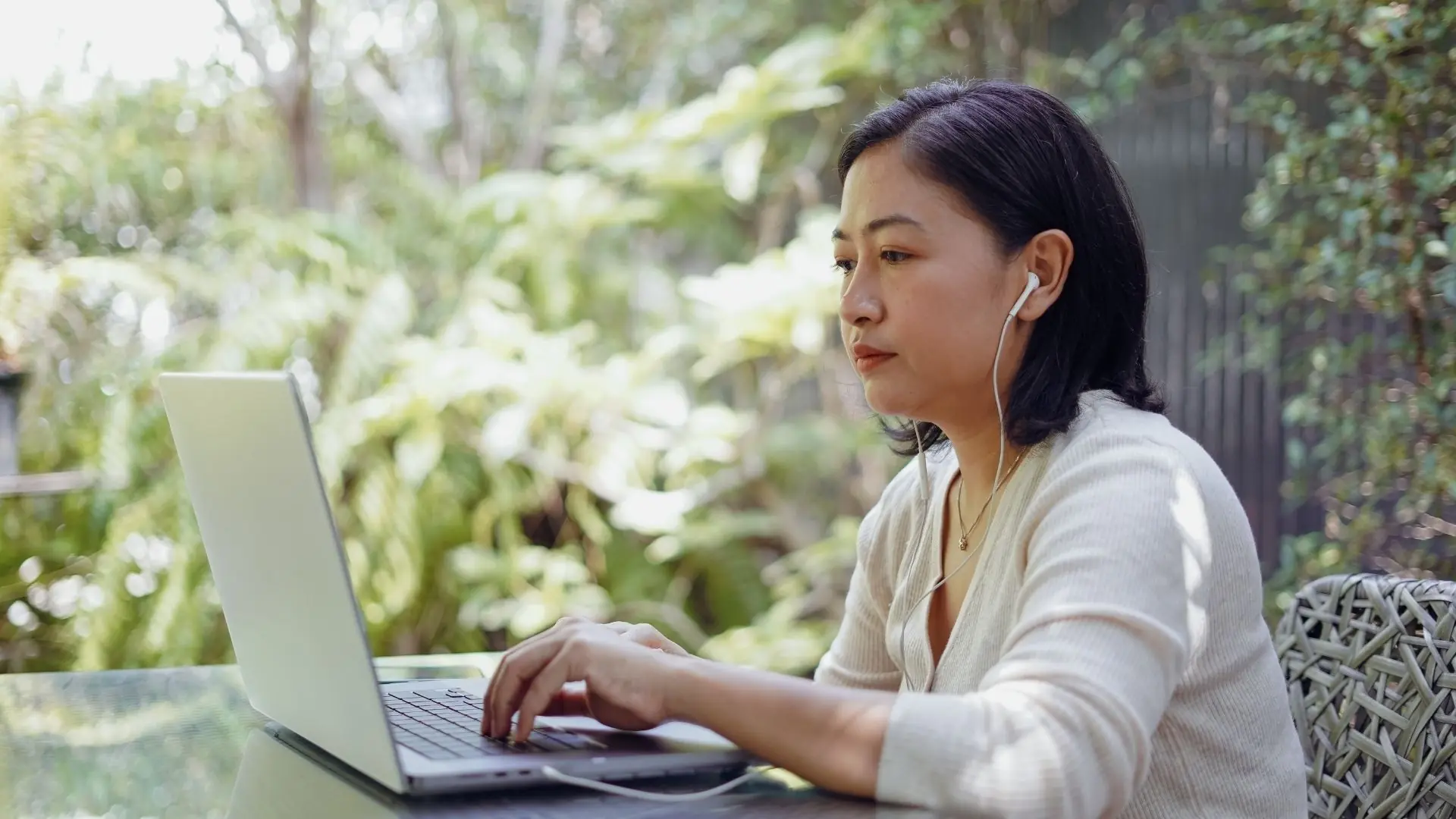Không Chống Nắng Có Làm Vùng Mắt Nhanh Xuất Hiện Chân Chim