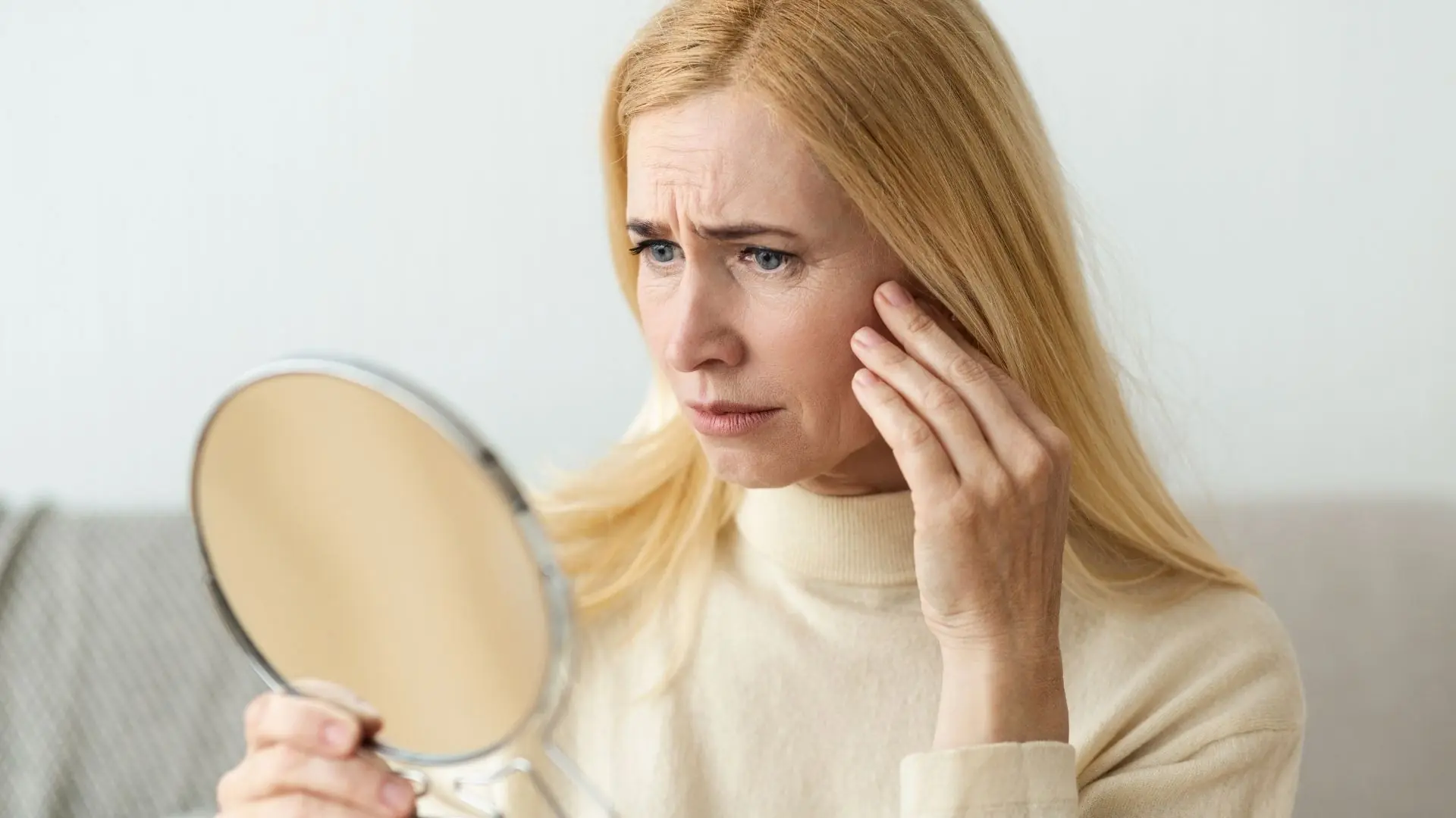 Mất Mỡ Dưới Da Có Phải Nguyên Nhân Khiến Má Chảy Xệ