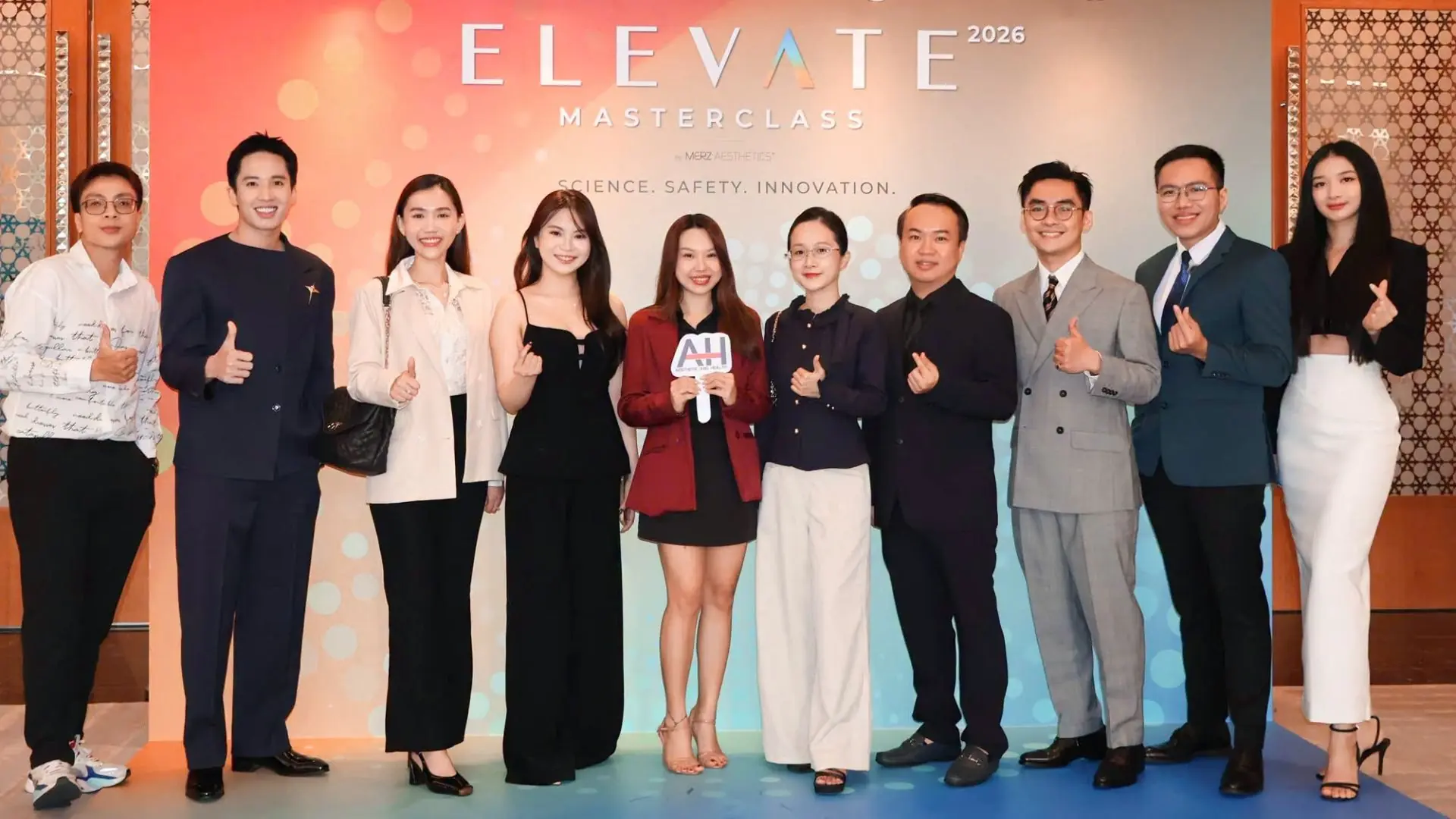 ThS.BS Vân Anh Cùng Các Bác Sĩ Trong Hội Nghị