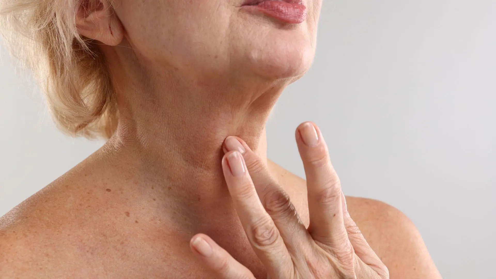 Thiếu Collagen Có Làm Vùng Cổ Nhanh Chảy Xệ Không