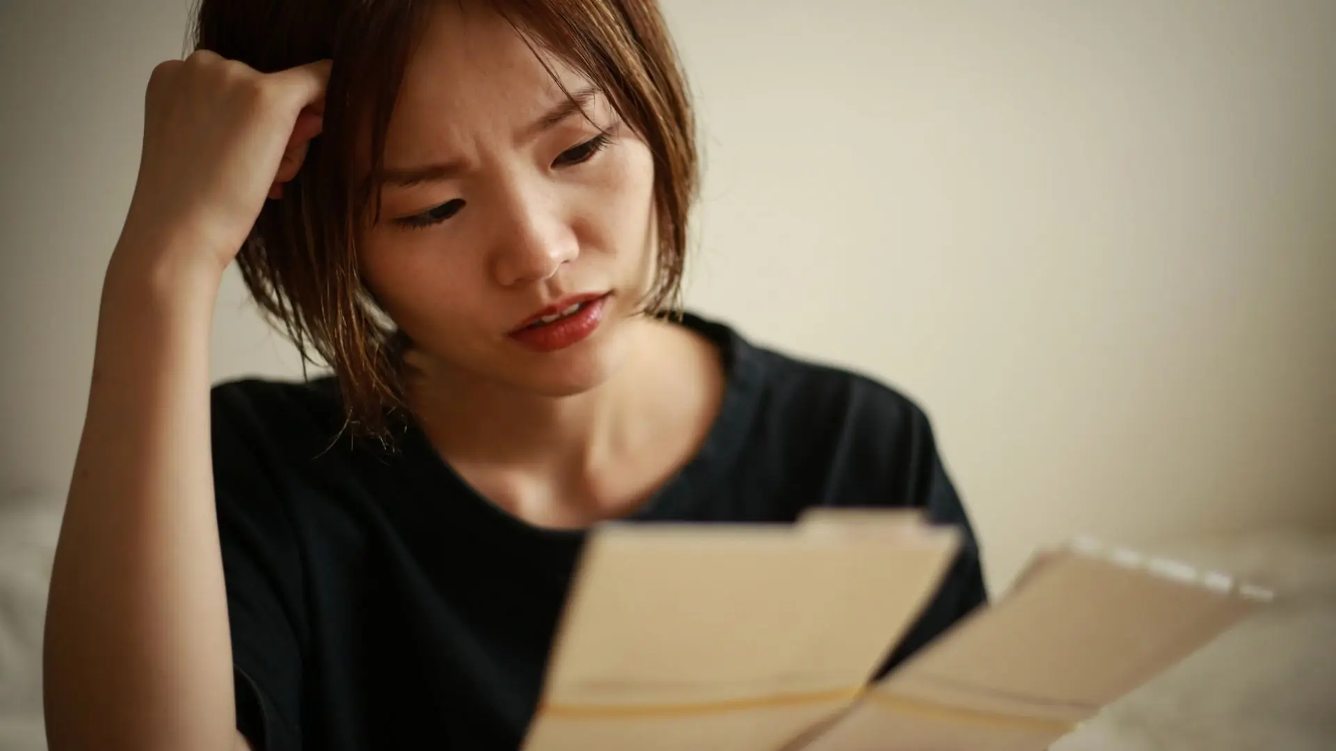 Vì Sao Trán Xuất Hiện Nhiều Nếp Nhăn Dù Còn Trẻ