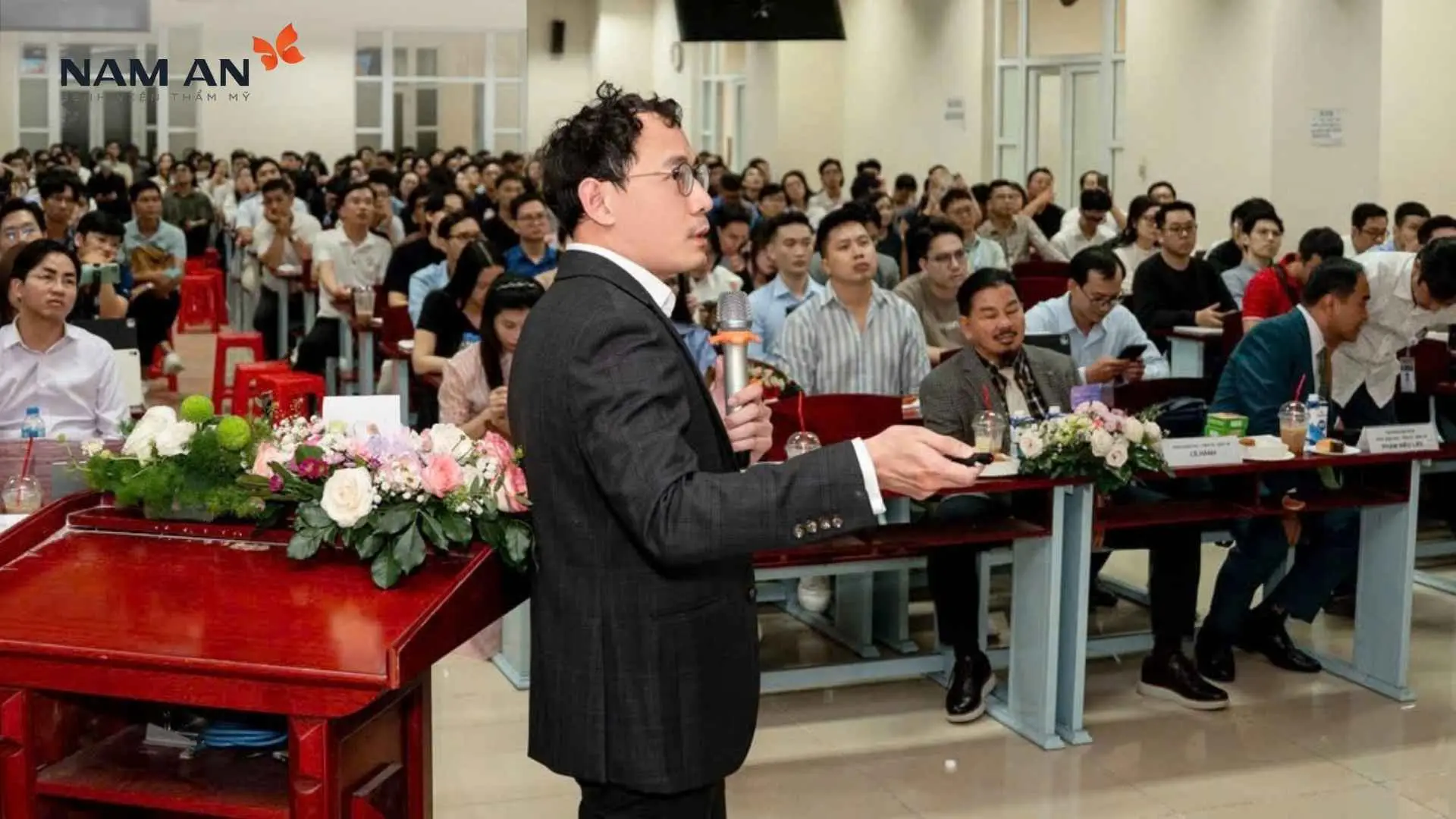 BS.CKI. Đỗ Quang Khải Báo Cáo Về Kỹ Thuật Deep Plane Tại Hội Nghị Khoa Học Trường Y 2026 (1)